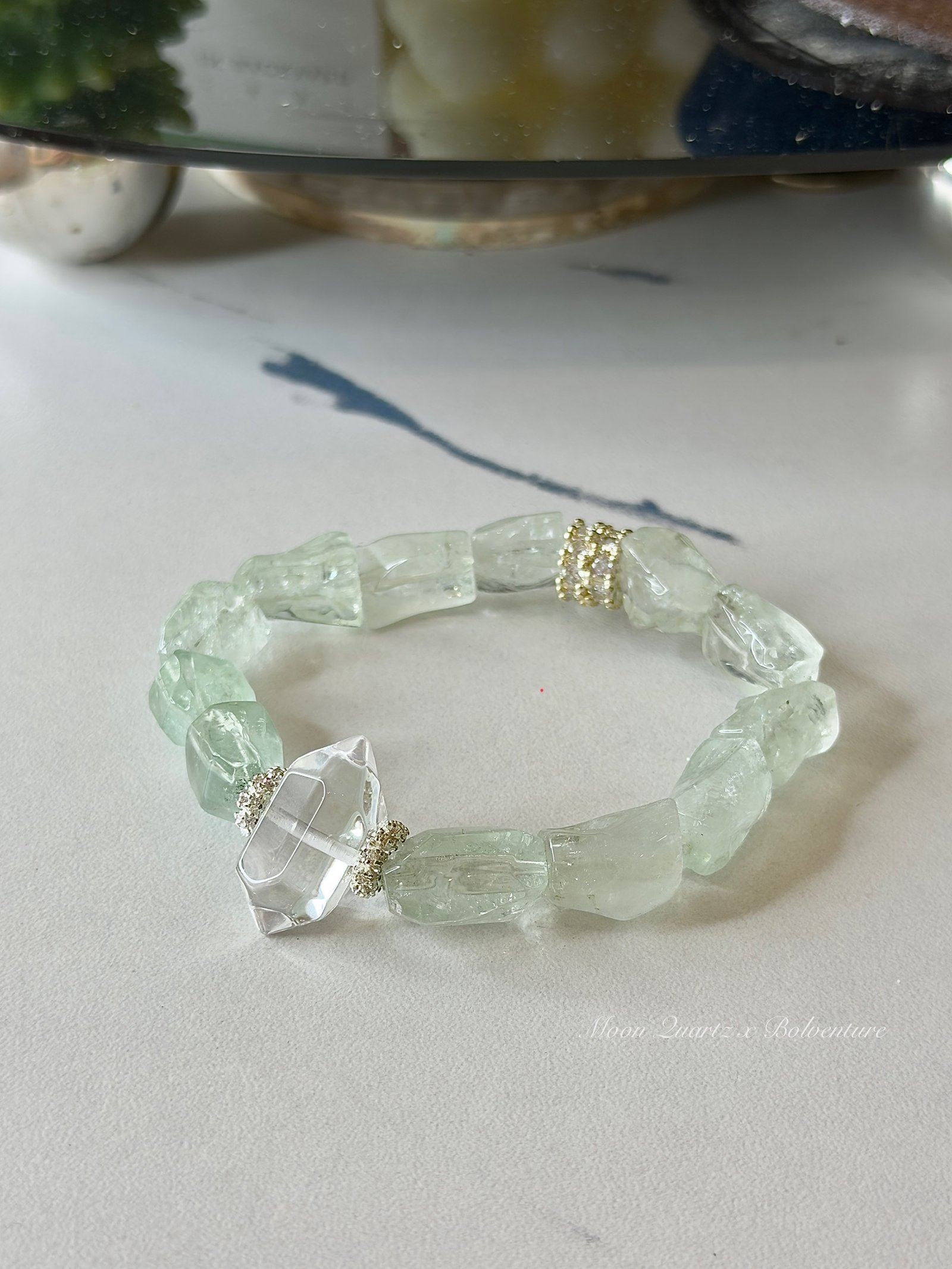 Moon Quartz 慕珀手鍊：霧光之環